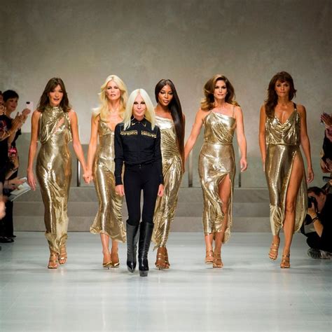 donatella versace prima sfilata|Alla sfilata Versace della Milano Fashion Week, Gigi Hadid .